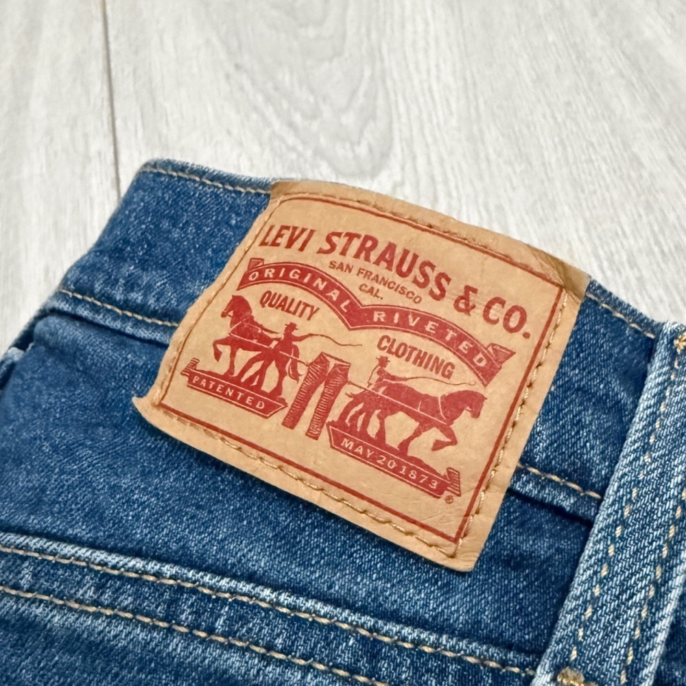LEVI’S Wedgie Straight - Picture 4 of 8